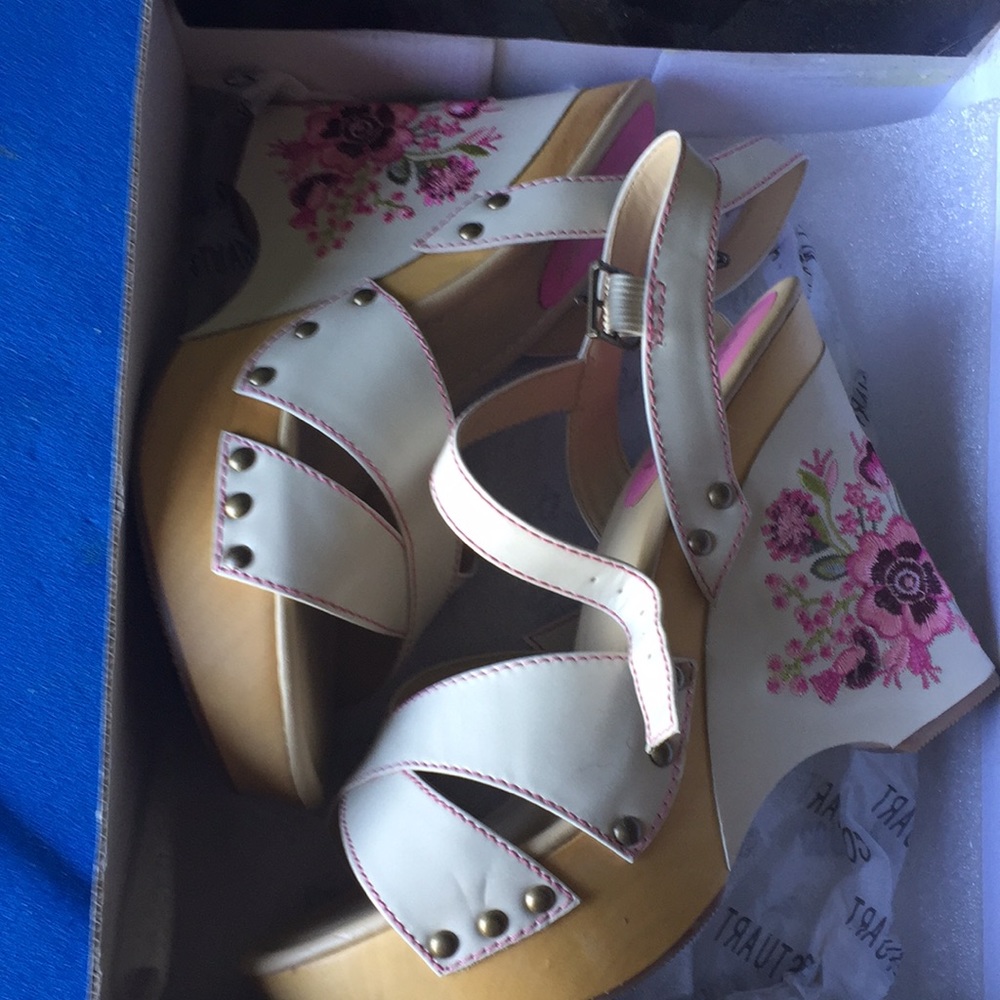 Embroidered wedges